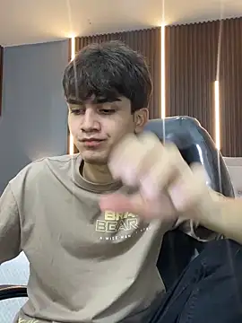 Snapshot of Tommy18__ chatting on September 27, 2025, 3:33 am Tommy18   online show from September 27, 2025, 3:33 am