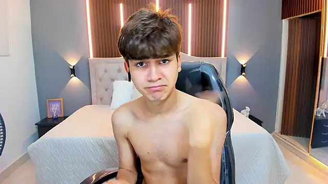 Snapshot of Tommy18__ chatting on October 1, 2025, 3:23 am Tommy18   online show from October 1, 2025, 3:23 am