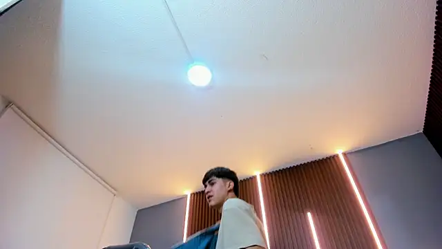 Snapshot of Tommy18__ chatting on October 8, 2025, 3:26 am Tommy18   online show from October 8, 2025, 3:26 am