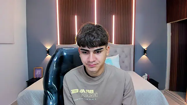 Snapshot of Tommy18__ chatting on October 9, 2025, 3:37 am Tommy18   online show from October 9, 2025, 3:37 am