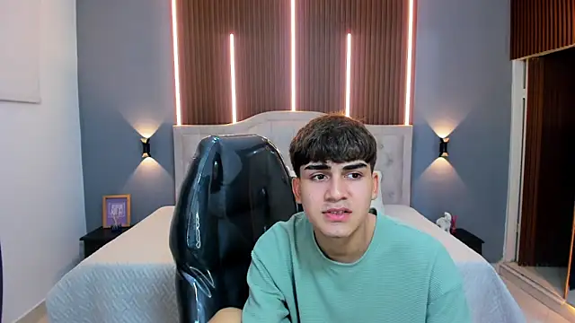 Snapshot of Tommy18__ chatting on October 10, 2025, 3:27 am Tommy18   online show from October 10, 2025, 3:27 am