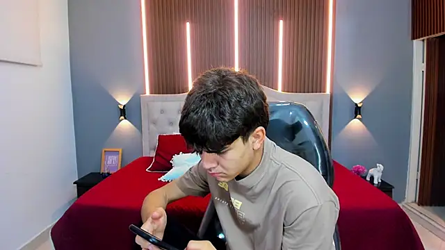 Snapshot of Tommy18__ chatting on October 25, 2025, 3:25 am Tommy18   online show from October 25, 2025, 3:25 am