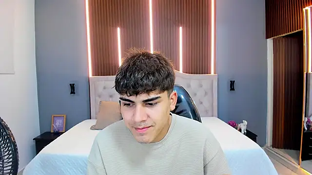 Tommy18   online show from October 31, 2025, 3:40 am