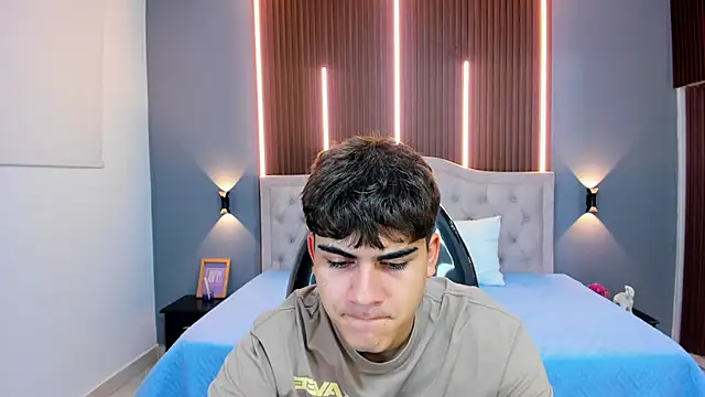 Tommy18   online show from November 8, 2025, 3:29 am