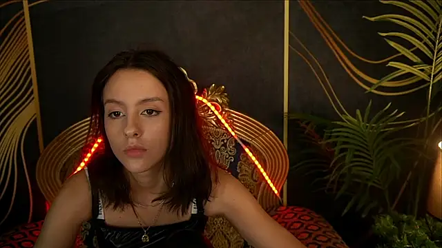 AnnaElys online show from February 5, 2025, 1:11 pm