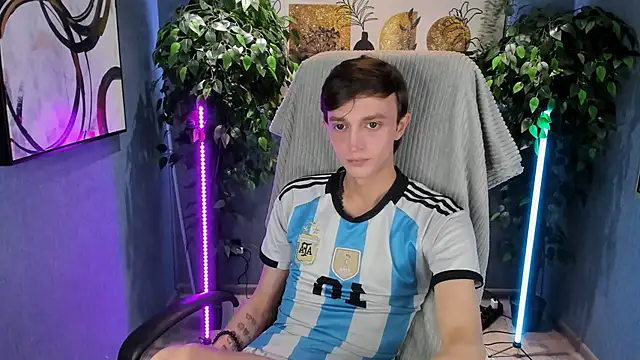 Snapshot of John_Weasley chatting on October 18, 2025, 6:05 am John Weasley online show from October 18, 2025, 6:05 am