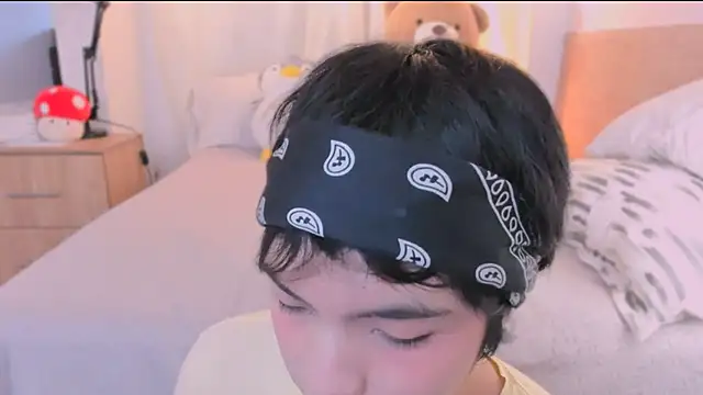 AllanYong18 online show from March 6, 2026, 12:12 pm