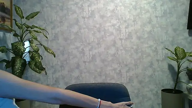 LissaBlossom online show from August 3, 2026, 4:00 am