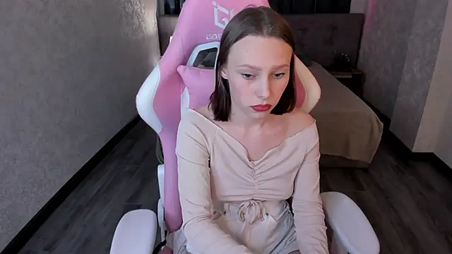 Aliceforfuun online show from March 4, 2025, 10:02 am