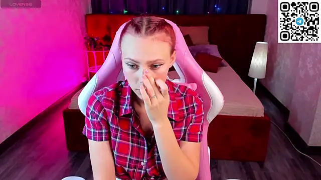 Aliceforfuun online show from September 10, 2025, 8:47 am