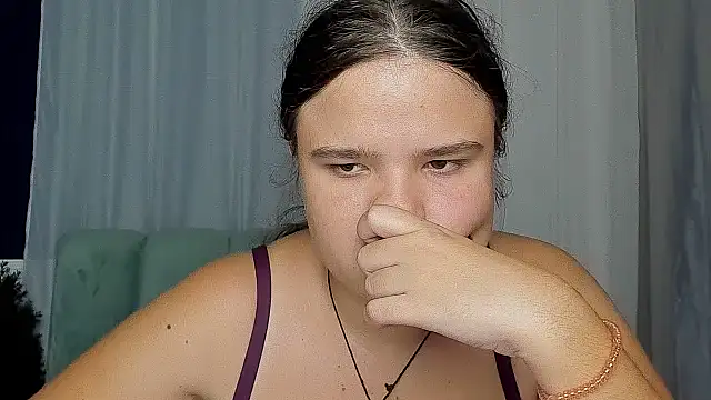 AdeleCruz online show from September 22, 2025, 12:07 pm