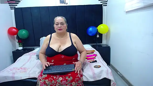 Snapshot of VickyBoobss chatting on October 18, 2025, 1:01 pm VickyBoobss online show from October 18, 2025, 1:01 pm