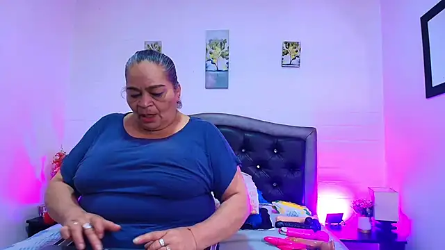 VickyBoobss online show from June 13, 2026, 12:47 pm
