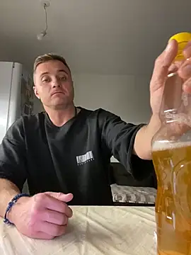 viamen online show from October 11, 2025, 3:43 pm