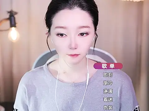 Snapshot of Zoe-99 chatting on October 8, 2025, 10:24 am Zoe-99 online show from October 8, 2025, 10:24 am