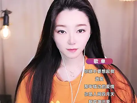 Snapshot of Zoe-99 chatting on October 15, 2025, 2:28 pm Zoe-99 online show from October 15, 2025, 2:28 pm