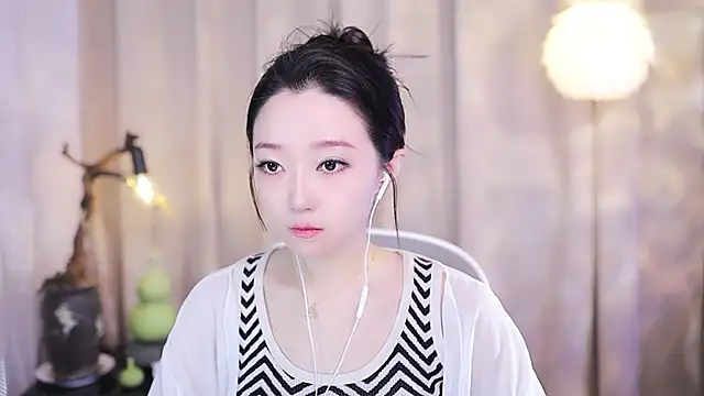 Zoe-99 online show from November 5, 2025, 12:05 pm