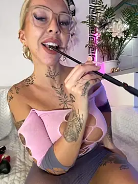 Snapshot of CheekyChels chatting on October 29, 2025, 11:45 am CheekyChels online show from October 29, 2025, 11:45 am