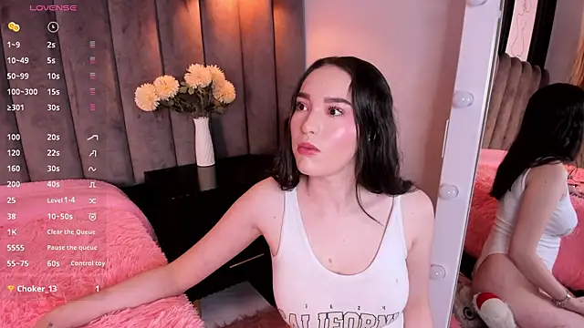 chelsea bolton  online show from September 20, 2025, 1:56 pm