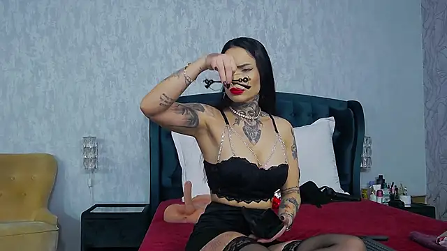 NataliaCristal online show from December 3, 2025, 5:48 am