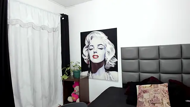 blondie lover69 online show from January 24, 2025, 7:28 pm