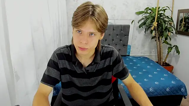 blondie lover69 online show from September 26, 2025, 8:35 pm