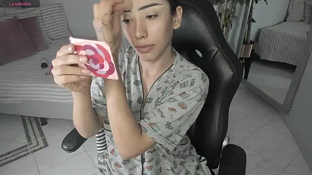 vaiolethsan   online show from April 21, 2026, 12:00 pm