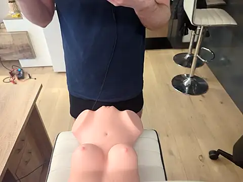 Snapshot of MacPlesure chatting on January 20, 2025, 2:03 pm MacPlesure online show from January 20, 2025, 2:03 pm