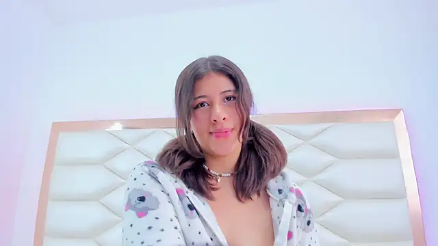 MiaQueen021 online show from January 14, 2025, 6:17 pm
