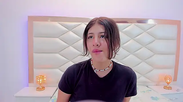 MiaQueen021 online show from January 17, 2025, 12:21 pm
