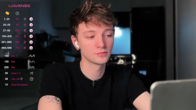 Snapshot of Calvin_Polanski chatting on January 5, 2026, 7:06 pm Calvin Polanski online show from January 5, 2026, 7:06 pm