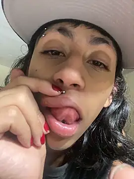 boysLittle online show from April 29, 2026, 1:21 am