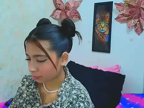 Snapshot of Rousse_violett chatting on January 10, 2025, 8:48 pm Rousse violett online show from January 10, 2025, 8:48 pm