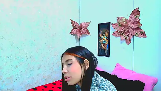 Snapshot of Rousse_violett chatting on February 4, 2025, 8:17 pm Rousse violett online show from February 4, 2025, 8:17 pm