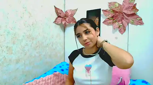 Snapshot of Rousse_violett chatting on February 25, 2025, 10:39 pm Rousse violett online show from February 25, 2025, 10:39 pm
