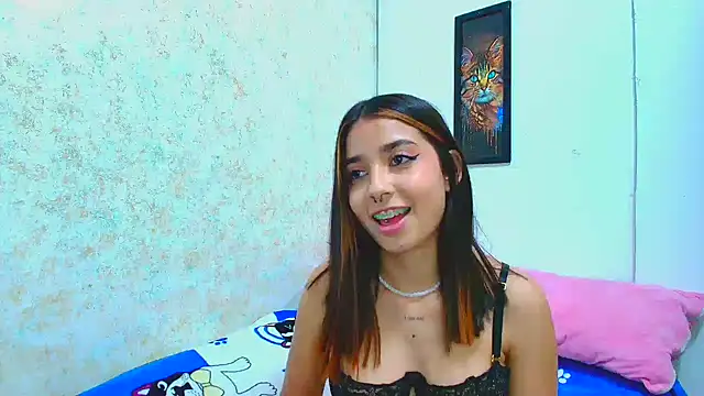 Snapshot of Rousse_violett chatting on February 28, 2025, 10:50 pm Rousse violett online show from February 28, 2025, 10:50 pm