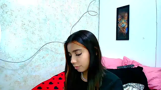 Snapshot of Rousse_violett chatting on March 14, 2025, 9:32 pm Rousse violett online show from March 14, 2025, 9:32 pm