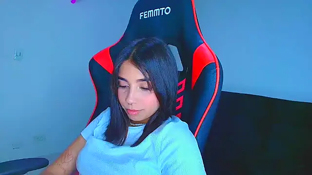 Snapshot of Rousse_violett chatting on September 12, 2025, 10:32 pm Rousse violett online show from September 12, 2025, 10:32 pm