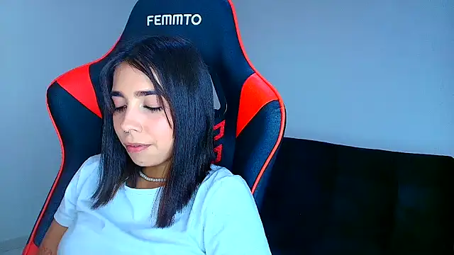 Snapshot of Rousse_violett chatting on September 13, 2025, 9:47 pm Rousse violett online show from September 13, 2025, 9:47 pm