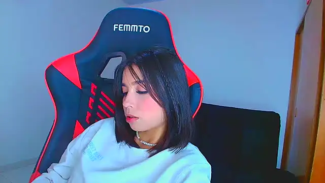 Snapshot of Rousse_violett chatting on September 18, 2025, 9:50 pm Rousse violett online show from September 18, 2025, 9:50 pm