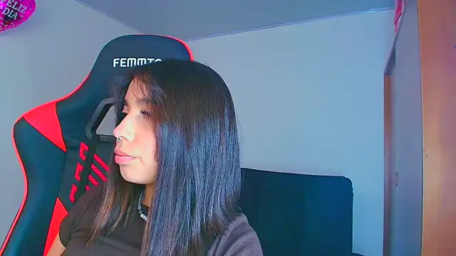 Snapshot of Rousse_violett chatting on September 27, 2025, 8:58 pm Rousse violett online show from September 27, 2025, 8:58 pm