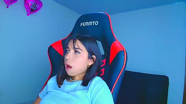 Snapshot of Rousse_violett chatting on September 30, 2025, 10:48 pm Rousse violett online show from September 30, 2025, 10:48 pm