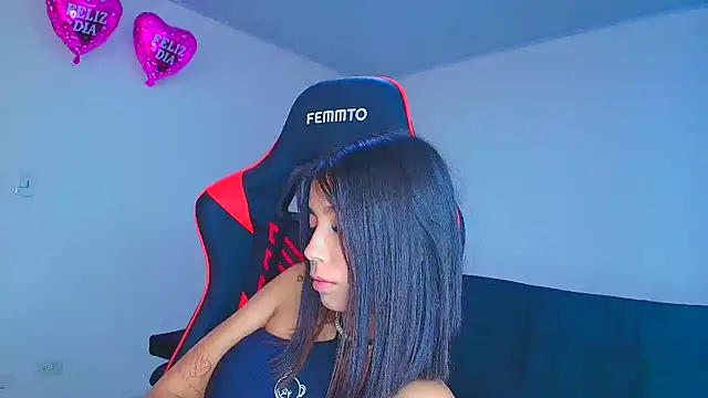 Snapshot of Rousse_violett chatting on October 5, 2025, 9:56 pm Rousse violett online show from October 5, 2025, 9:56 pm