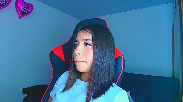 Snapshot of Rousse_violett chatting on October 7, 2025, 10:18 pm Rousse violett online show from October 7, 2025, 10:18 pm