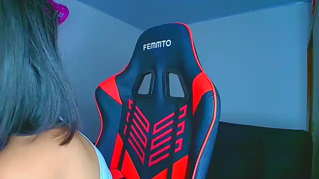 Snapshot of Rousse_violett chatting on October 14, 2025, 10:21 pm Rousse violett online show from October 14, 2025, 10:21 pm