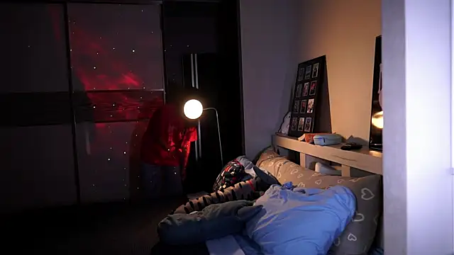 ileanacampbe online show from September 19, 2025, 4:25 am