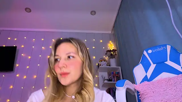 Snapshot of Mercedes_Robinson chatting on September 19, 2025, 4:29 pm Mercedes Robinson online show from September 19, 2025, 4:29 pm