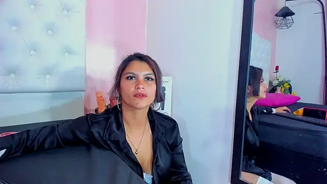 EmmySweett2 online show from November 18, 2025, 2:54 pm