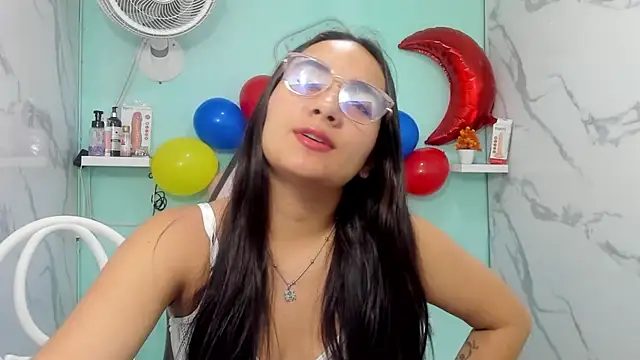 Snapshot of Maylin_horny19 chatting on June 9, 2026, 3:18 am Maylin horny19 online show from June 9, 2026, 3:18 am