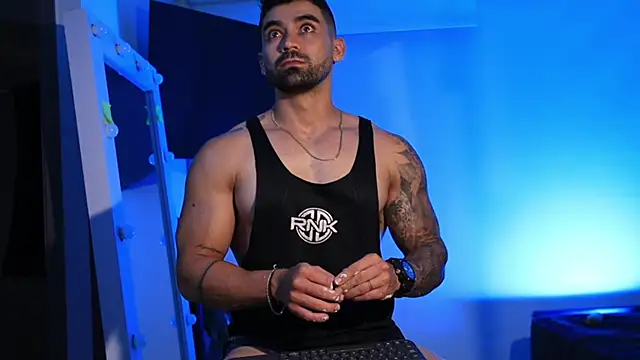 soymike1  online show from February 5, 2025, 1:58 am